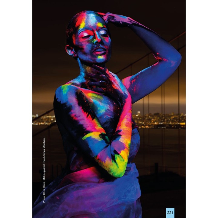 Ksiązka "MAKE-UP MANUAL 2016" jęz. English